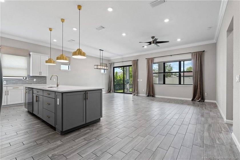 Welcome to this 2022 custom CBS home in Veranda Gardens. Prime - photo 15