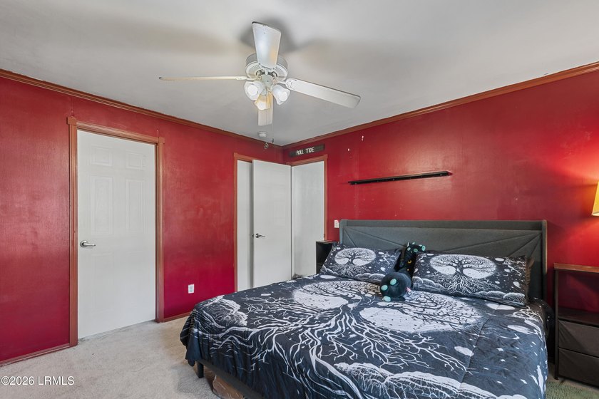 Centrally located 3 bedroom, 2 bathroom mobile home situated on - photo 17