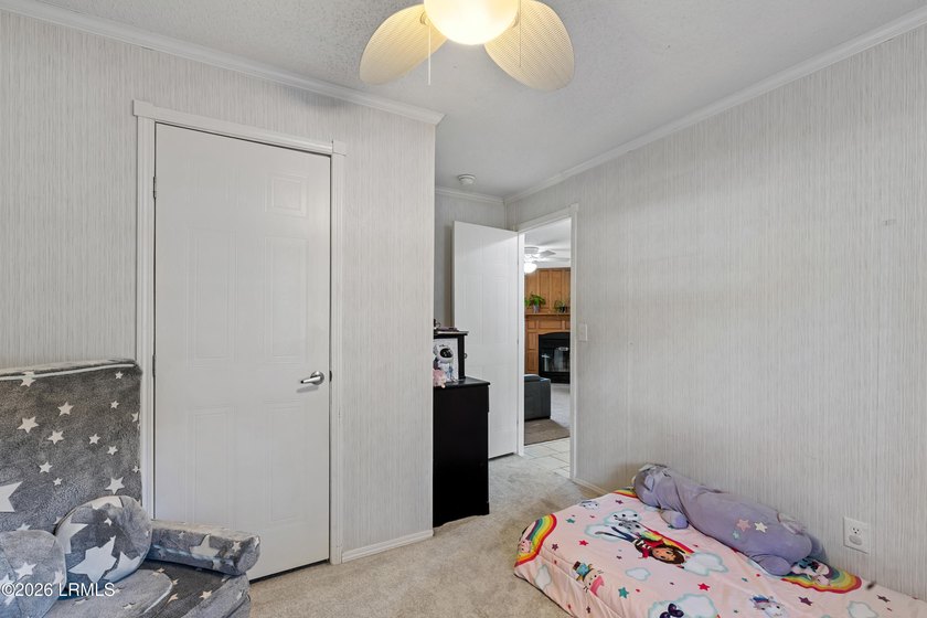 Centrally located 3 bedroom, 2 bathroom mobile home situated on - photo 22