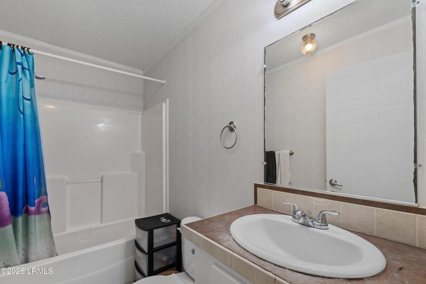 Centrally located 3 bedroom, 2 bathroom mobile home situated on - photo 23