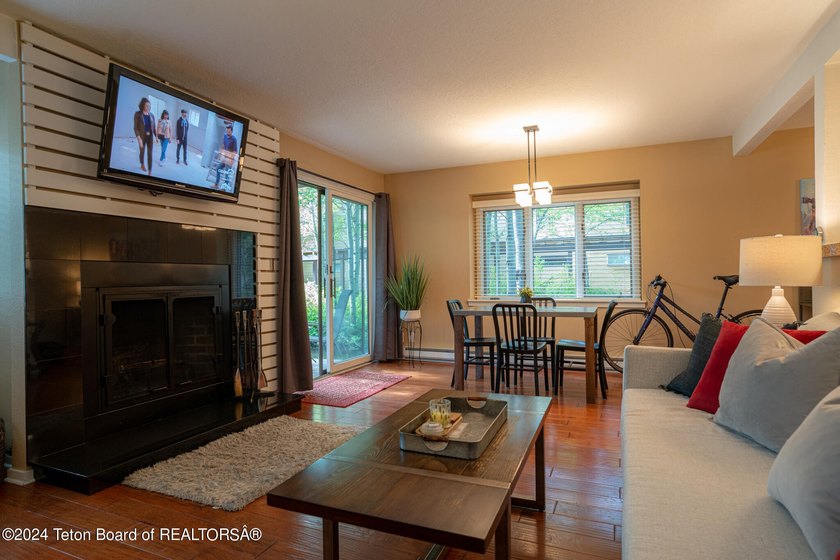 This 1 bedroom condo, completely remodeled in the past 8 years - photo 8