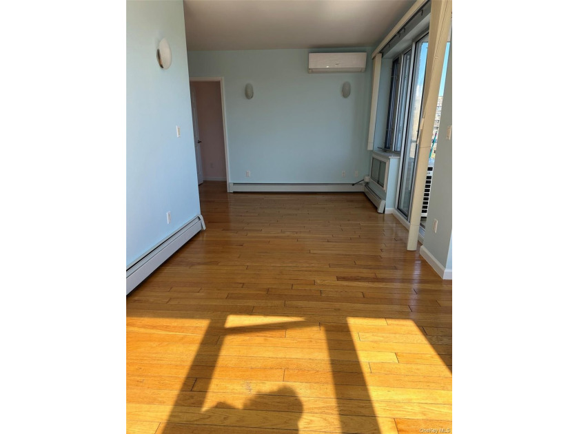 Apartment for sale in Unit, Northern Blvd, Flushing (all-brick - photo 2