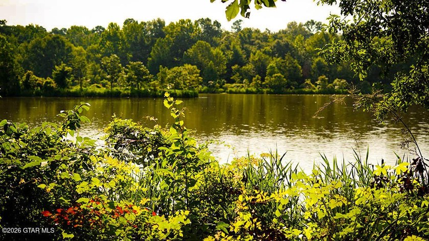 Lot 13 This beautiful lot offers a quiet setting surrounded by - photo 4