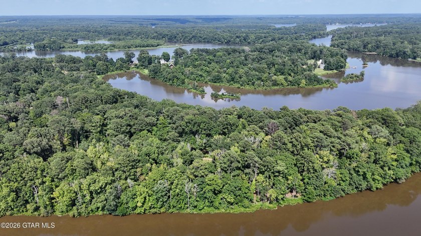 Lot 18 A premium lot with beautiful natural surroundings and - photo 9