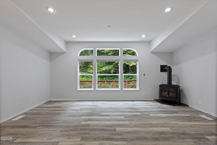 Welcome to this spacious and versatile 2,500 sqft home tucked - photo 10