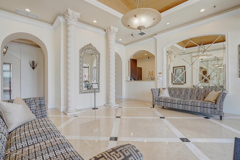Gorgeous, Lower Penthouse condo in the charming Montecito in - photo 12