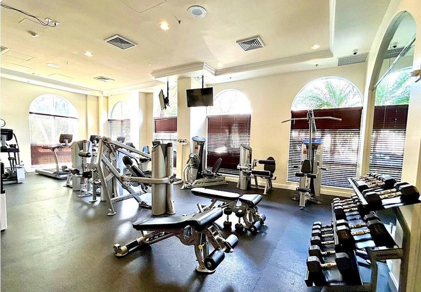 Gorgeous, Lower Penthouse condo in the charming Montecito in - photo 18
