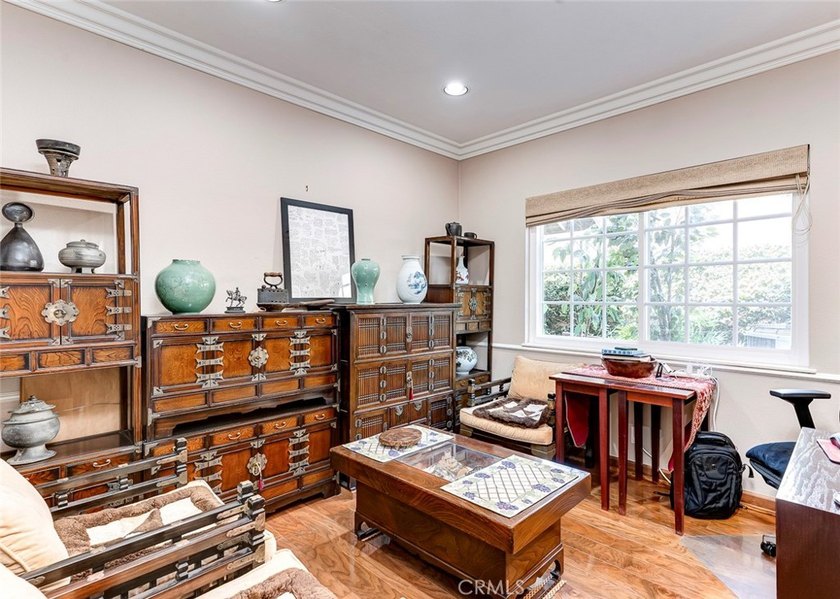 This Exquisite Residence Offers a Rare Balance of Thoughtful - photo 21