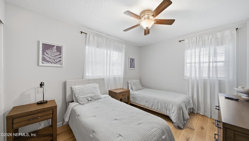 Welcome to this beautifully renovated 3 bedroom, 2 bath block - photo 22