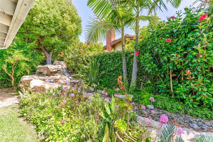 This Exquisite Residence Offers a Rare Balance of Thoughtful - photo 33