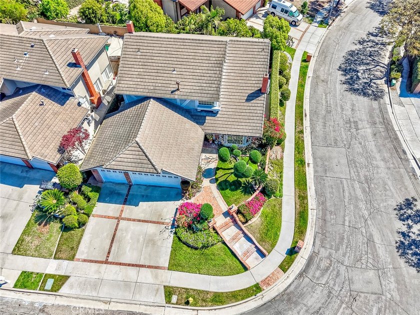 This Exquisite Residence Offers a Rare Balance of Thoughtful - photo 37