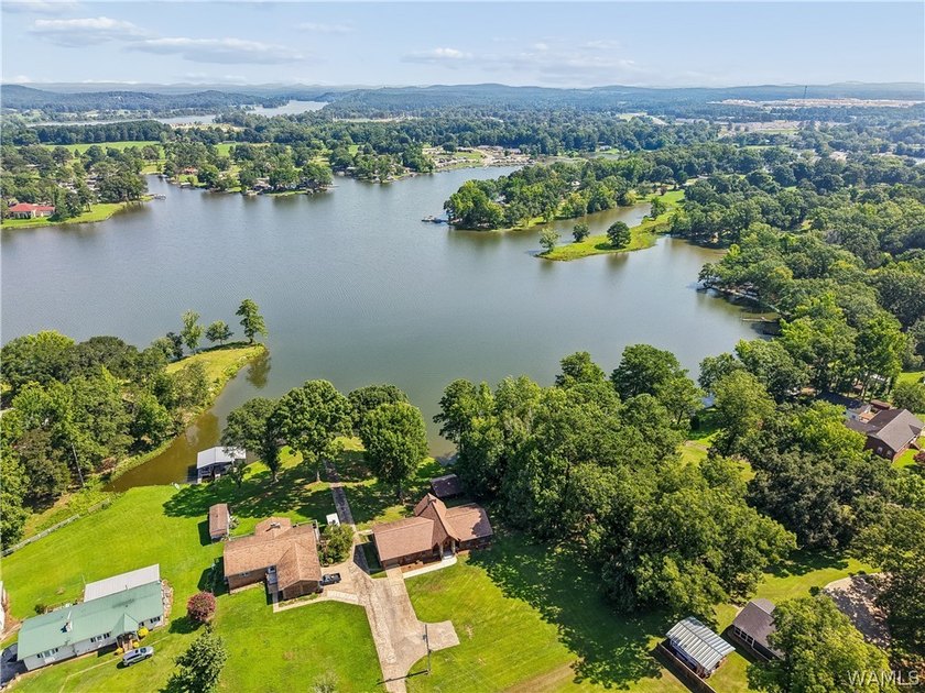 Beautifully renovated waterfront home on 1+/- acre overlooking - photo 14