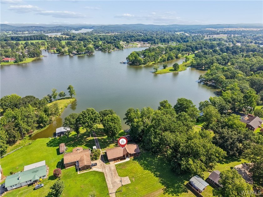 Beautifully renovated waterfront home on 1+/- acre overlooking - photo 15