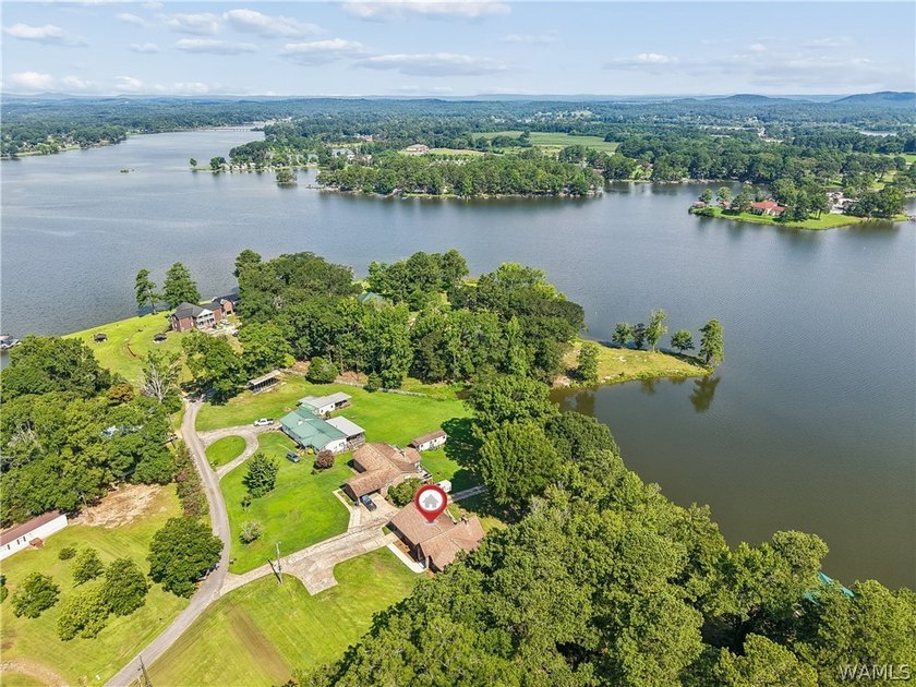 Beautifully renovated waterfront home on 1+/- acre overlooking - photo 17
