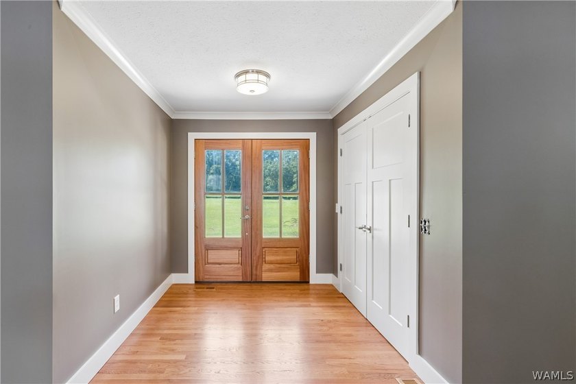 Beautifully renovated waterfront home on 1+/- acre overlooking - photo 19