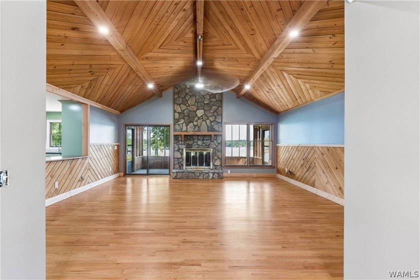 Beautifully renovated waterfront home on 1+/- acre overlooking - photo 20