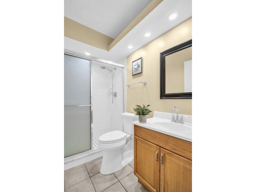 Beautiful 2-bedroom, 2-bath condo in the highly desirable - photo 22