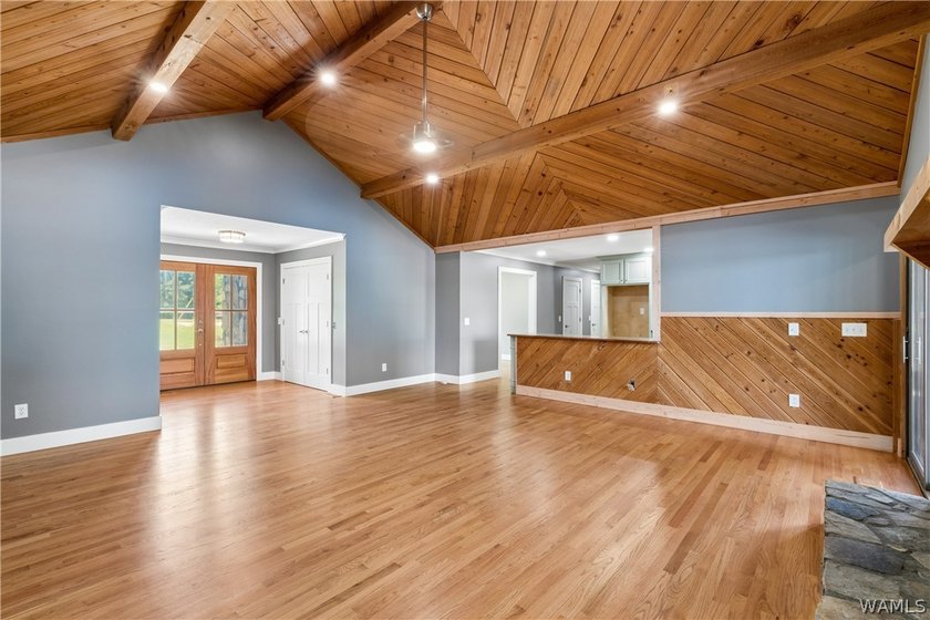 Beautifully renovated waterfront home on 1+/- acre overlooking - photo 23