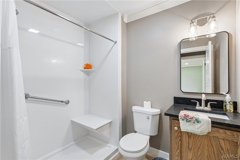 Beautifully renovated waterfront home on 1+/- acre overlooking - photo 25