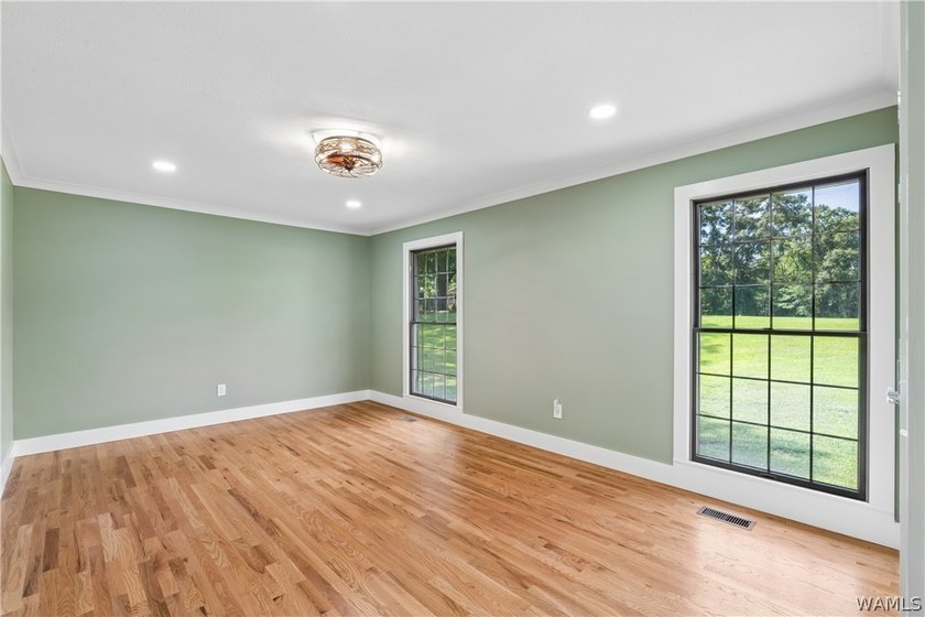 Beautifully renovated waterfront home on 1+/- acre overlooking - photo 26