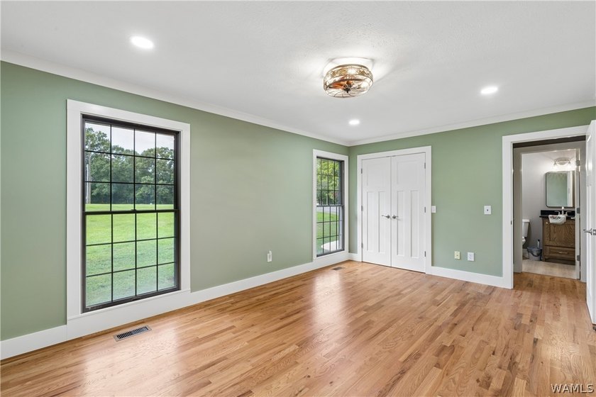 Beautifully renovated waterfront home on 1+/- acre overlooking - photo 27