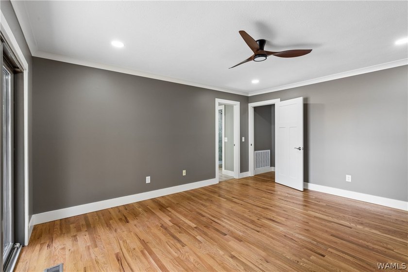 Beautifully renovated waterfront home on 1+/- acre overlooking - photo 30