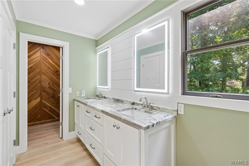 Beautifully renovated waterfront home on 1+/- acre overlooking - photo 31