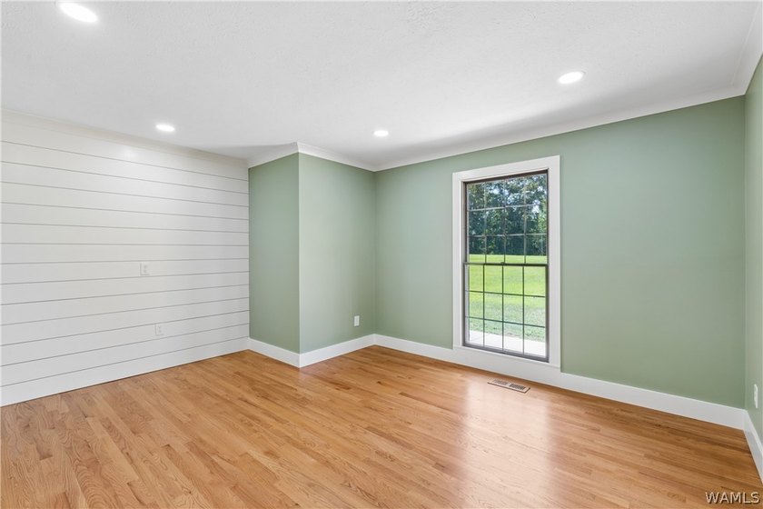 Beautifully renovated waterfront home on 1+/- acre overlooking - photo 40