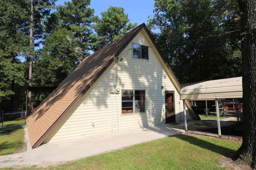 Welcome to this super cozy, cabin feeling, A-frame sitting at - photo 4
