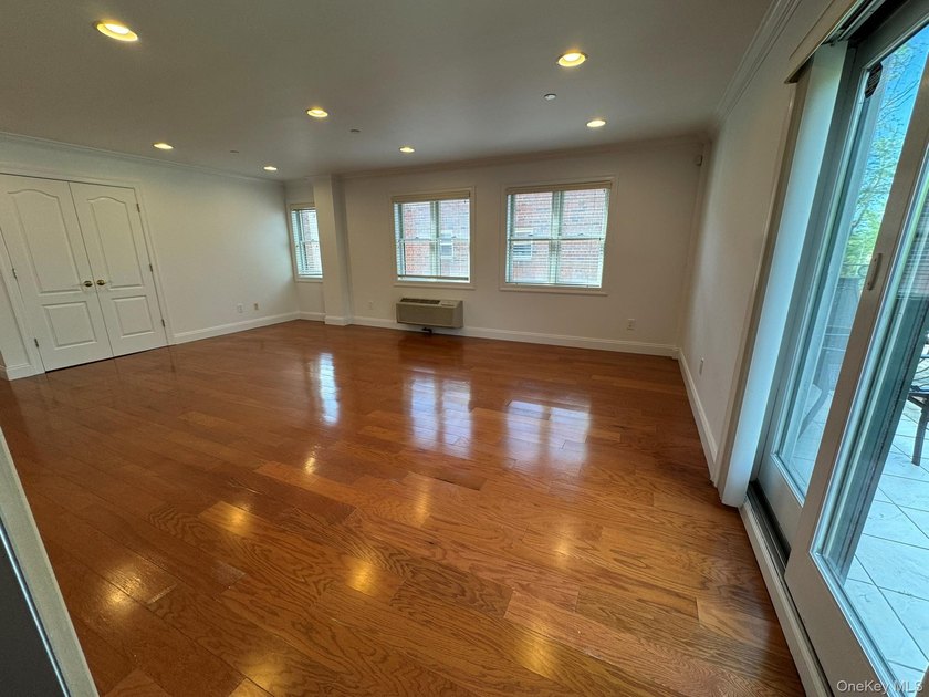 Well maintained 2 Bedrooms 2 Full Baths condo in excellent - photo 2