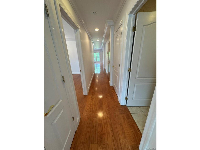 Well maintained 2 Bedrooms 2 Full Baths condo in excellent - photo 9