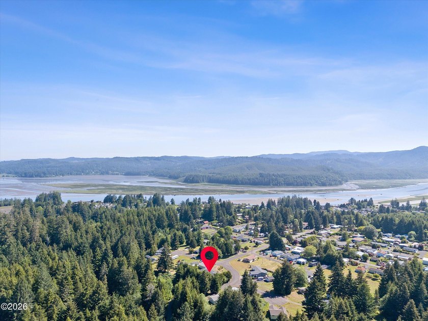 First time on the market! Spacious 2,560 sq ft manufactured home - photo 6