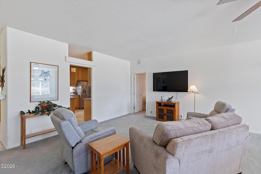 First time on the market! Spacious 2,560 sq ft manufactured home - photo 10