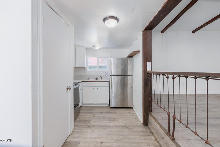Cute 1 bedroom, 1 bathroom gem ready to be yours! Easy entry - photo 5