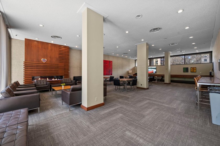 Move-in ready and beautifully updated, this River Towers condo - photo 12