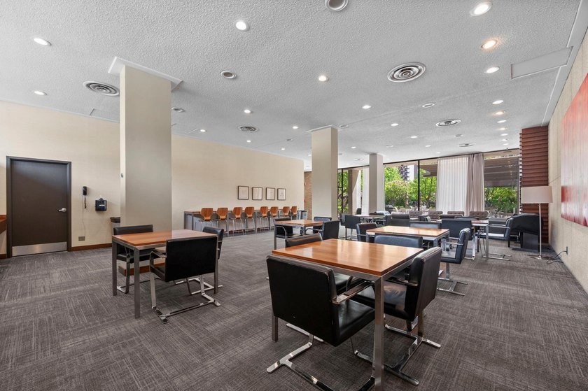 Move-in ready and beautifully updated, this River Towers condo - photo 13