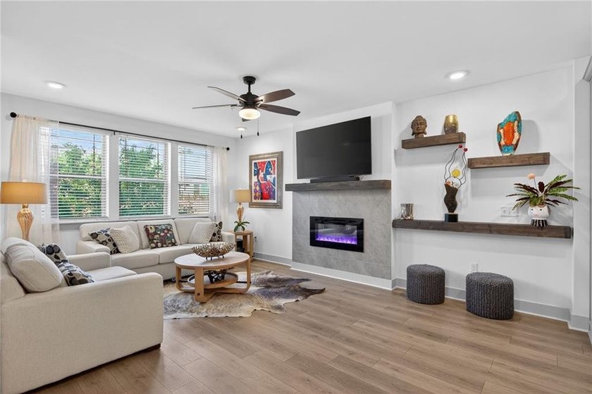 SPECTACULAR 3 BR/ 2 BA FLOORPLAN!!! Welcome to effortless luxury - photo 14