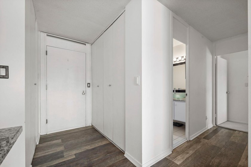 Move-in ready and beautifully updated, this River Towers condo - photo 15