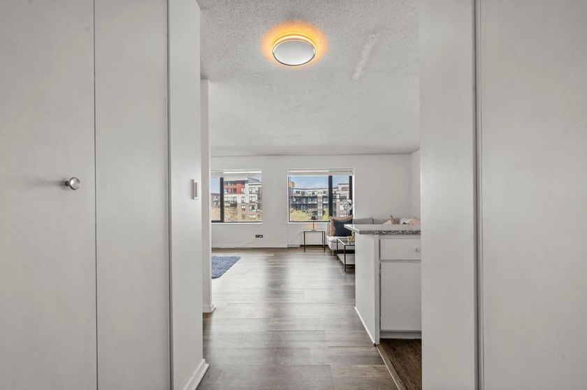 Move-in ready and beautifully updated, this River Towers condo - photo 16