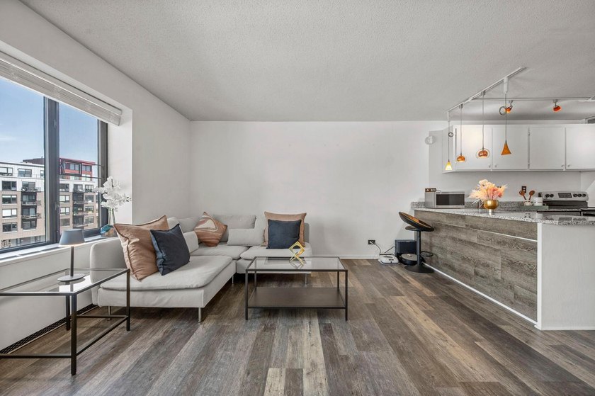 Move-in ready and beautifully updated, this River Towers condo - photo 19