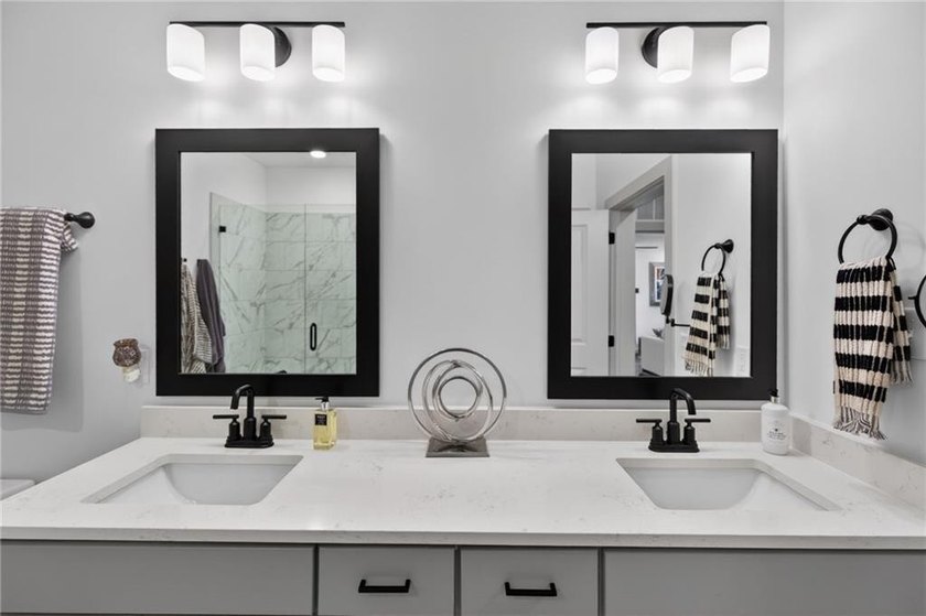 SPECTACULAR 3 BR/ 2 BA FLOORPLAN!!! Welcome to effortless luxury - photo 20