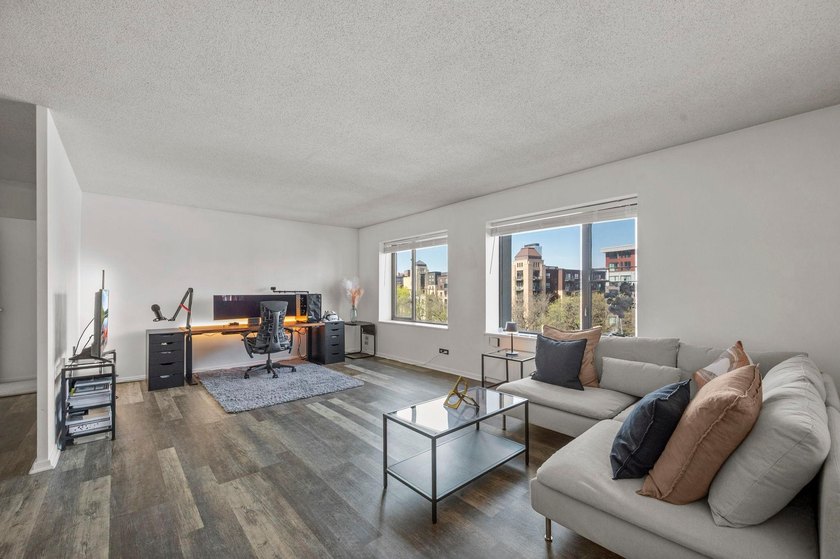 Move-in ready and beautifully updated, this River Towers condo - photo 23