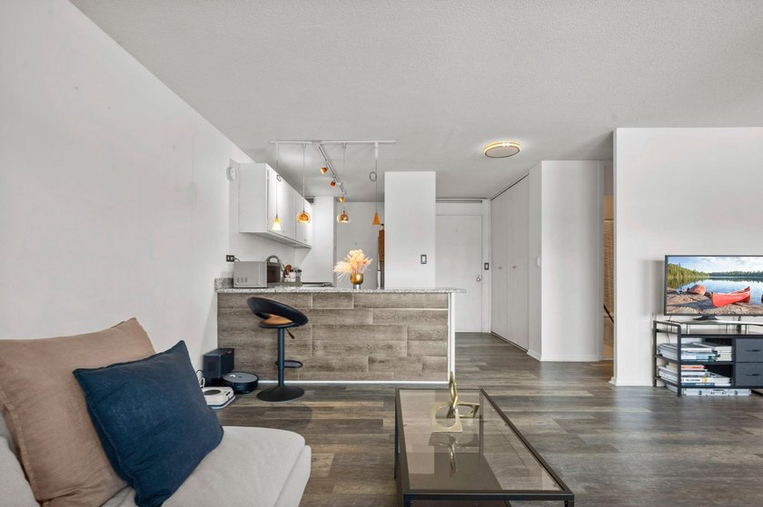 Move-in ready and beautifully updated, this River Towers condo - photo 24