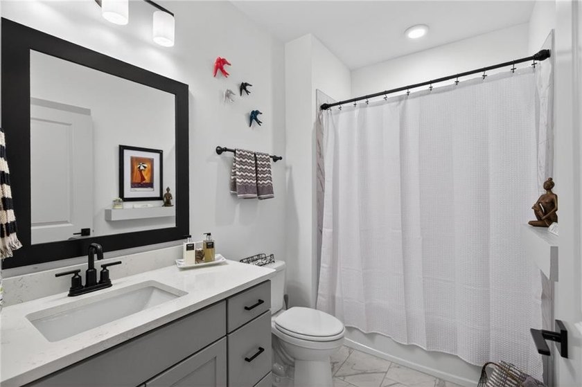 SPECTACULAR 3 BR/ 2 BA FLOORPLAN!!! Welcome to effortless luxury - photo 25