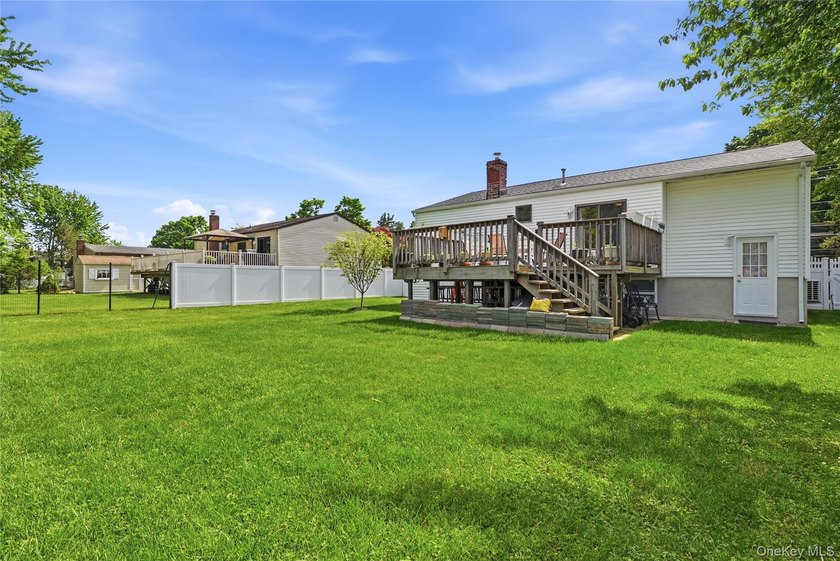 This pristine raised ranch may be just what you're loooking for! - photo 25