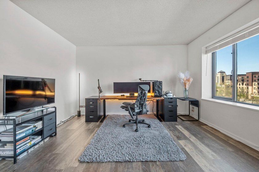 Move-in ready and beautifully updated, this River Towers condo - photo 28
