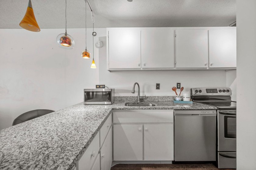 Move-in ready and beautifully updated, this River Towers condo - photo 31