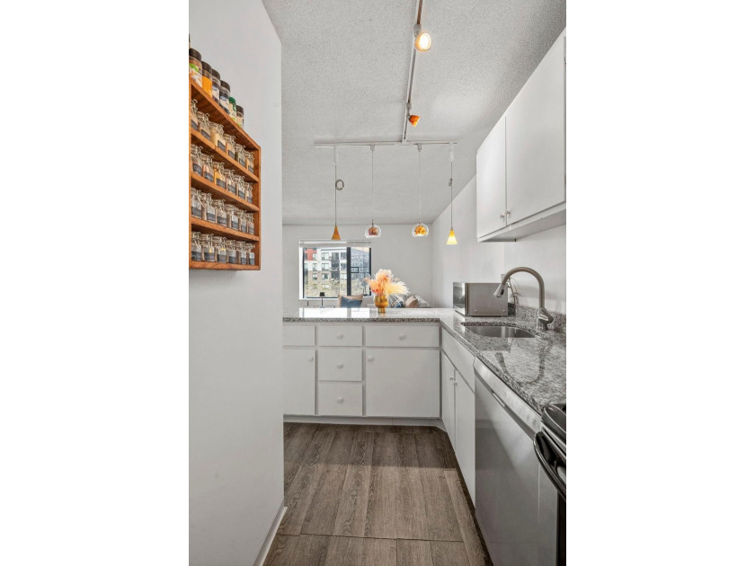 Move-in ready and beautifully updated, this River Towers condo - photo 34
