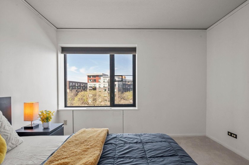 Move-in ready and beautifully updated, this River Towers condo - photo 40