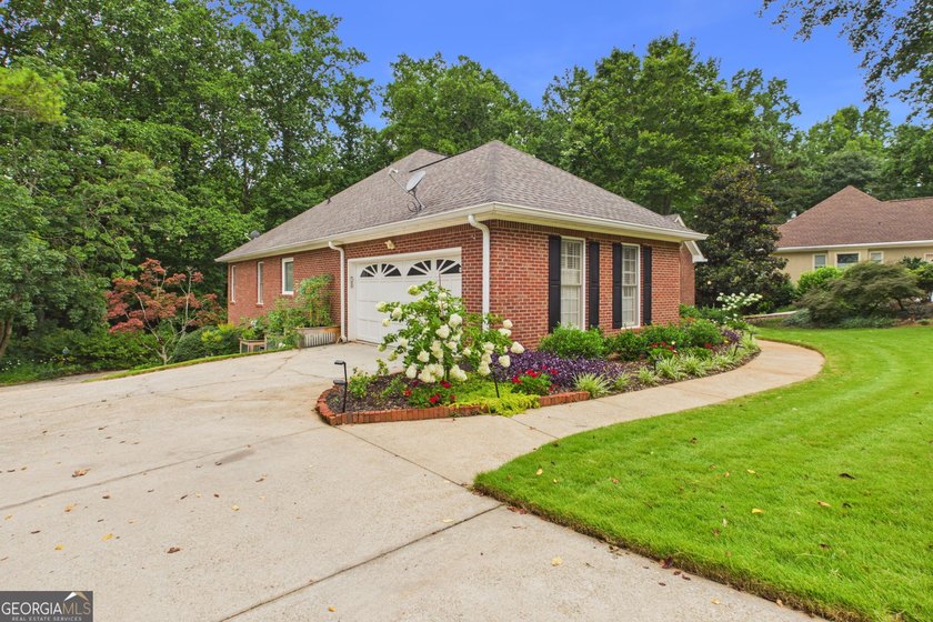 Welcome to this beautifully maintained home located in the - photo 3